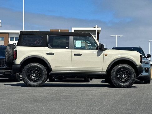 New 2026 Ford Bronco Badlands AWD/4WD image 2