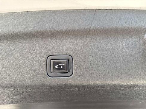 Used 2022 Chevrolet Suburban LT image 13