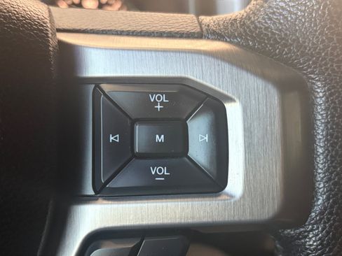 Used 2015 Ford F150 Platinum w/ Equipment Group 701A Luxury AWD/4WD image 25
