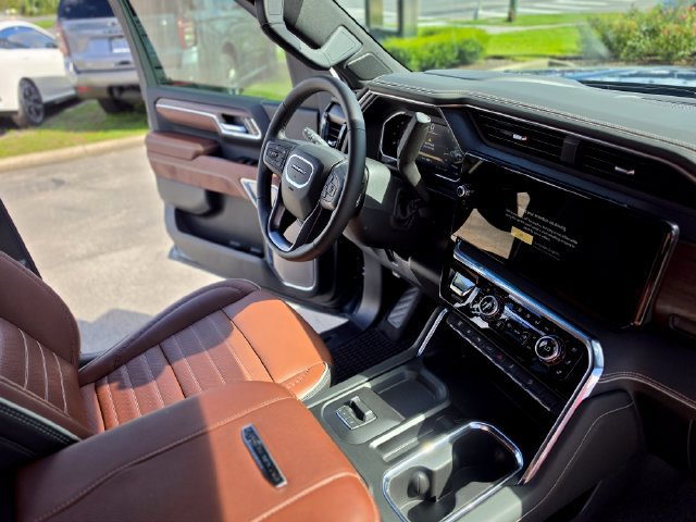Used 2024 Chevrolet Silverado 2500 LTZ w/ LTZ Plus Package AWD/4WD image 23