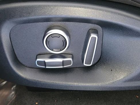 Used 2019 Jaguar F-PACE Prestige image 32