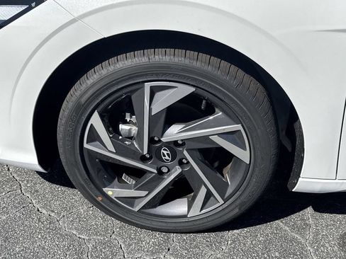 New 2025 Hyundai Elantra SEL FWD image 11