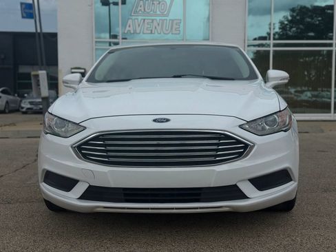 Used 2017 Ford Fusion SE FWD image 2