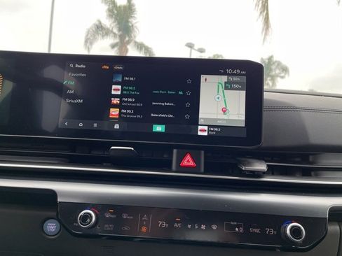 Used 2025 Kia Carnival image 11