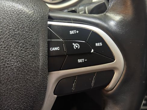 Used 2018 Jeep Cherokee Latitude Plus w/ Cold Weather Group AWD/4WD image 24