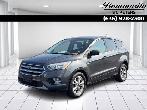 Used 2017 Ford Escape SE FWD image 1