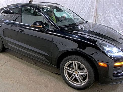 Used 2022 Porsche Macan AWD/4WD image 1