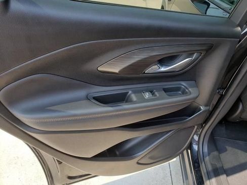 Used 2022 GMC Terrain SLE w/ Driver Convenience Package FWD image 16