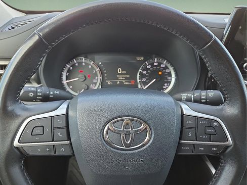 Used 2024 Toyota Highlander LE image 24