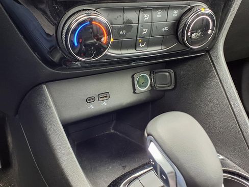 Used 2024 Buick Encore GX Sport Touring image 12