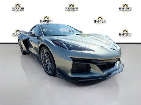 Used 2024 Chevrolet Corvette Z06 w/ Z07 Performance Package RWD image 10