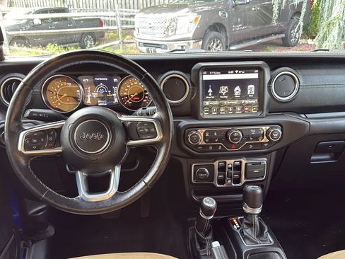 Used 2018 Jeep Wrangler Unlimited Sahara AWD/4WD image 25