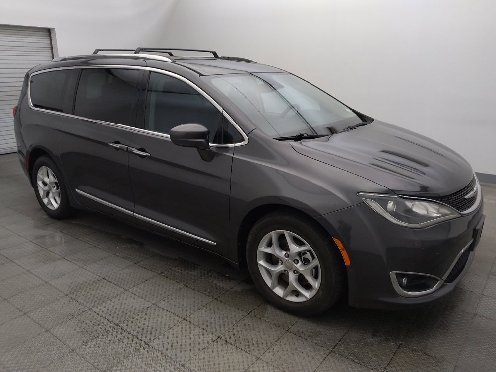 Used 2017 Chrysler Pacifica Touring-L Plus w/ Advanced Safetytec Group FWD image 11