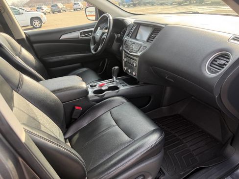 Used 2020 Nissan Pathfinder SL image 16