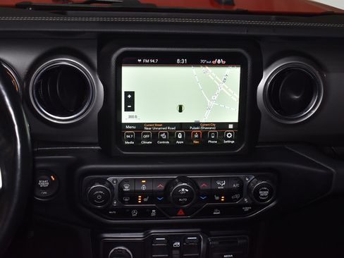 Used 2022 Jeep Wrangler Unlimited Sahara w/ Dual Top Group AWD/4WD image 27