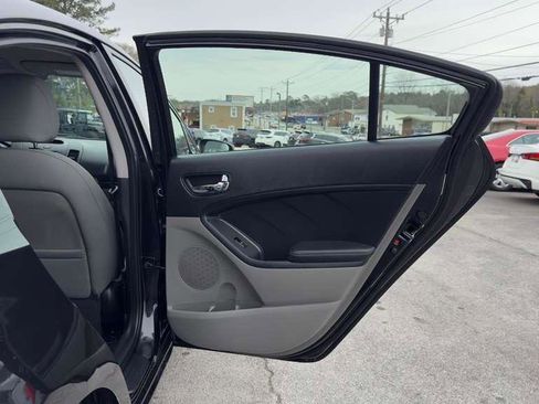 Used 2015 Kia Forte EX w/ UVO Package W/17" Alloys image 18