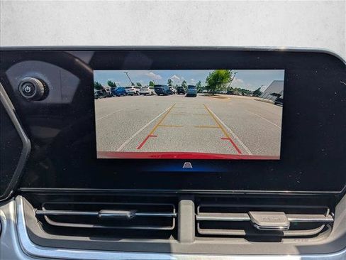 Used 2024 Chevrolet Trax LT w/ LT Convenience Package FWD image 18