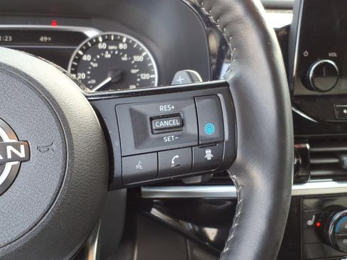 Used 2024 Nissan Pathfinder SL w/ Black Appearance Package image 11