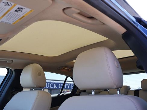 Used 2020 Mercedes-Benz GLA 250 4MATIC image 16