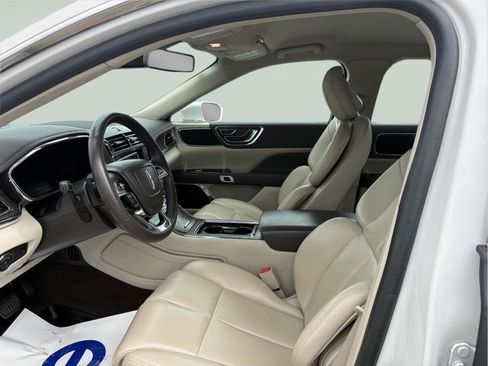 Used 2019 Lincoln Continental Premiere AWD/4WD image 14