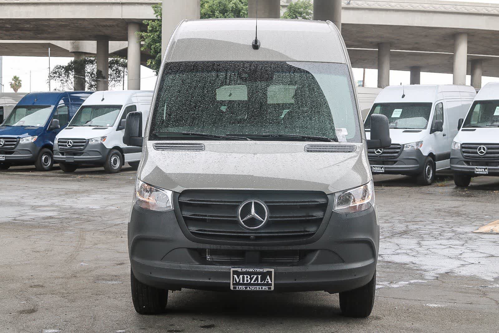 Used 2024 Mercedes-Benz Sprinter 2500 image 2