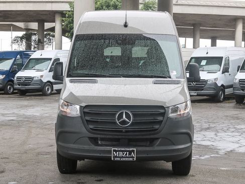Used 2024 Mercedes-Benz Sprinter 2500 image 2