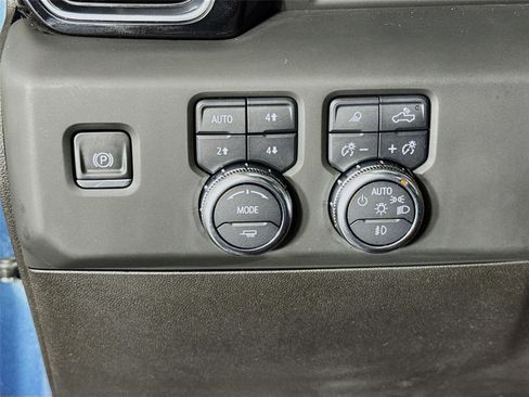 Certified 2025 GMC Sierra 3500 Denali Ultimate AWD/4WD image 10