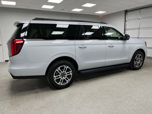Used 2025 Ford Expedition Max Active AWD/4WD image 11