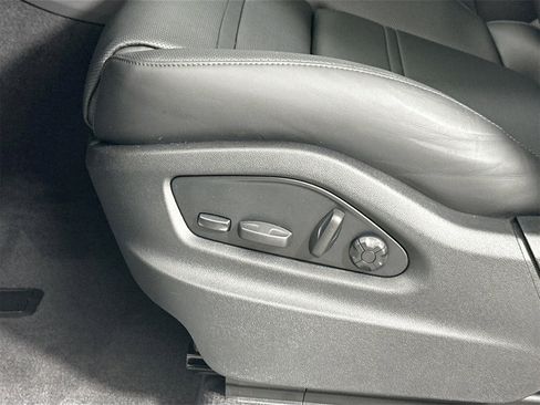 Certified 2025 Porsche Cayenne Coupe image 35