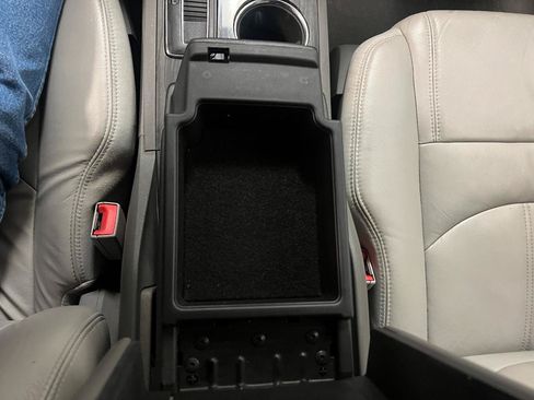 Used 2014 Chevrolet Traverse LT FWD image 24