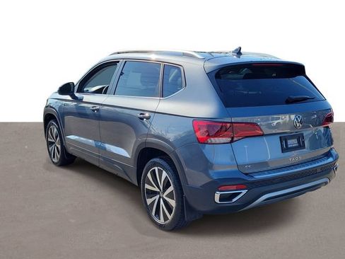 Certified 2023 Volkswagen Taos SE FWD image 3