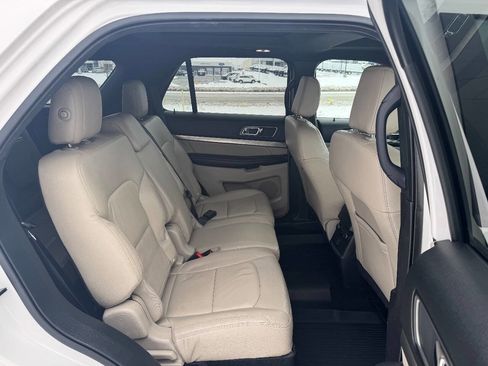 Used 2018 Ford Explorer XLT w/ Equipment Group 202A image 14