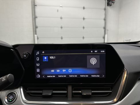 Used 2025 Chevrolet Trax LT w/ Driver Confidence Package FWD image 28