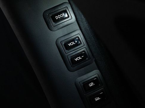 Used 2023 Rolls-Royce Phantom Sedan RWD image 33