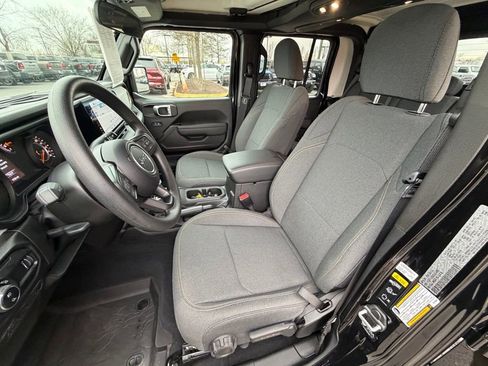 Certified 2025 Jeep Gladiator Sport image 16