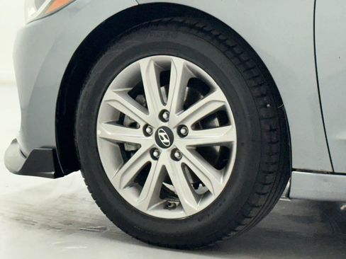 Used 2017 Hyundai Elantra SE FWD image 36