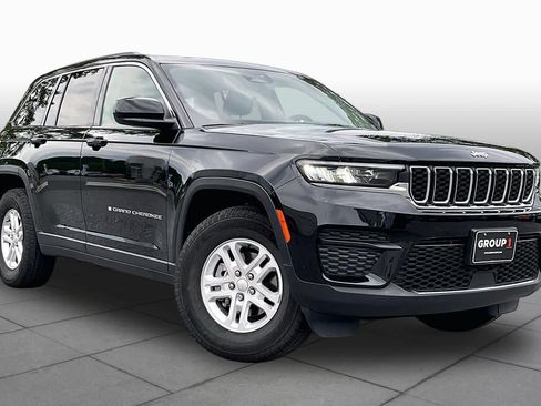 Used 2023 Jeep Grand Cherokee Laredo AWD/4WD image 2