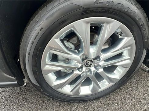 Certified 2025 Toyota Highlander Limited image 39