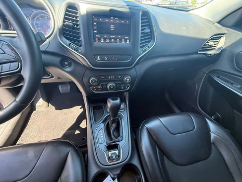Used 2019 Jeep Cherokee Latitude Plus FWD image 14