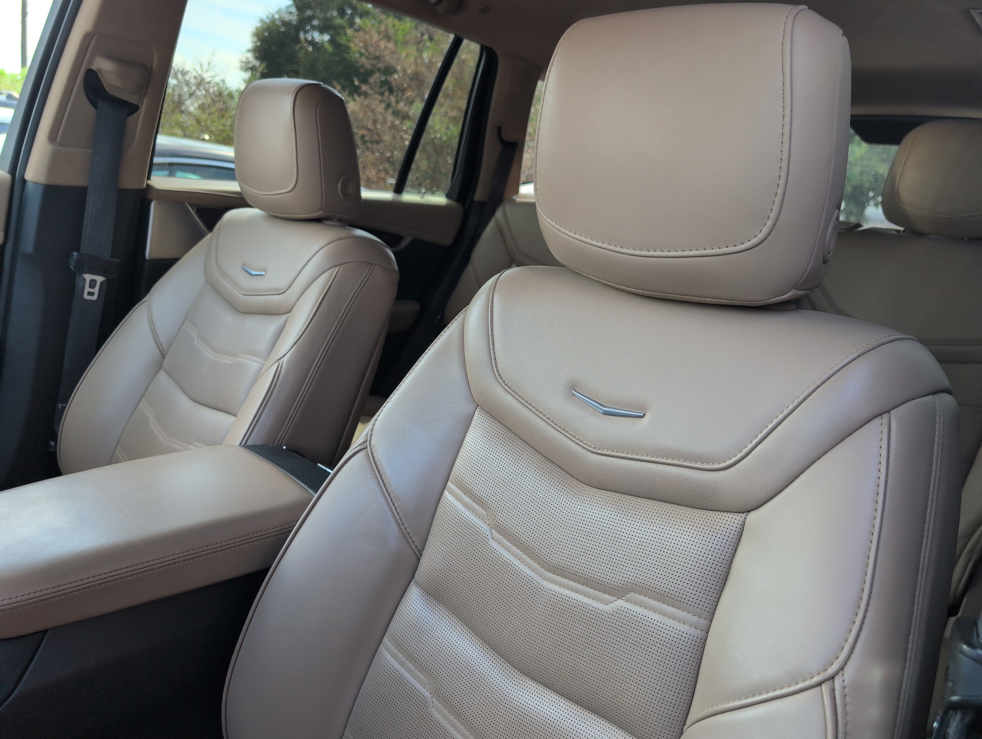 Used 2021 Cadillac XT6 Premium Luxury w/ Platinum Package AWD/4WD image 5