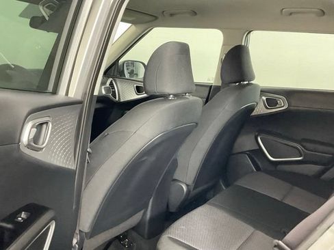 Used 2025 Kia Soul LX w/ LX Technology Package FWD image 14