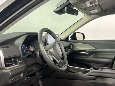 Used 2025 Toyota Grand Highlander AWD image 19