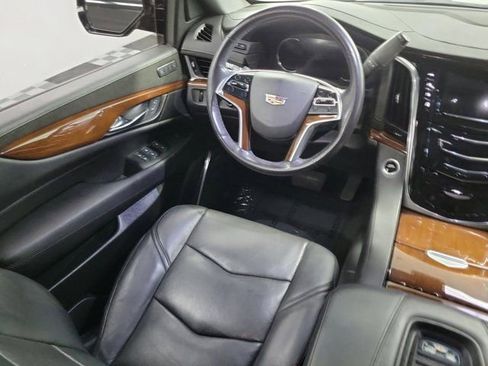 Used 2020 Cadillac Escalade Luxury AWD/4WD image 15