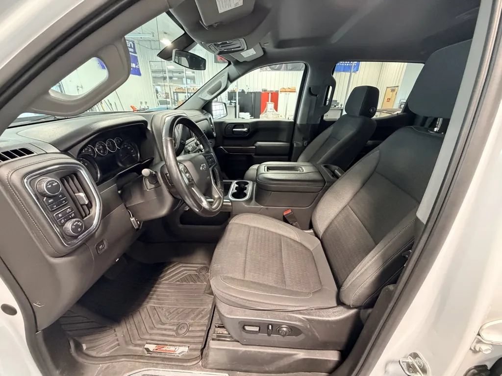 Used 2021 Chevrolet Silverado 1500 LT Trail Boss w/ LPO, Dark Essentials Package AWD/4WD image 15