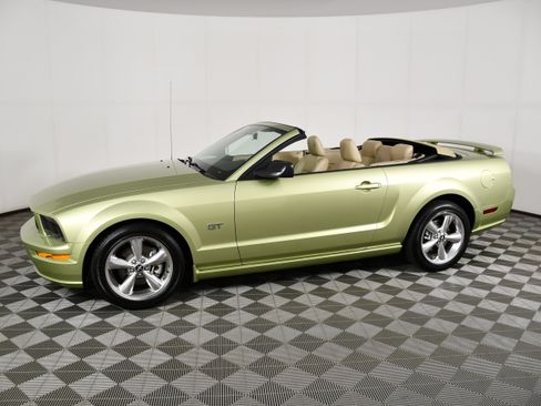 Used 2006 Ford Mustang GT RWD image 9