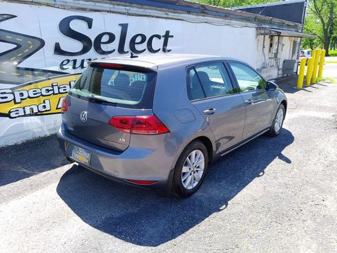 Used 2017 Volkswagen Golf S FWD image 3