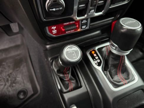 Used 2022 Jeep Gladiator Rubicon w/ LED Lighting Group AWD/4WD image 23