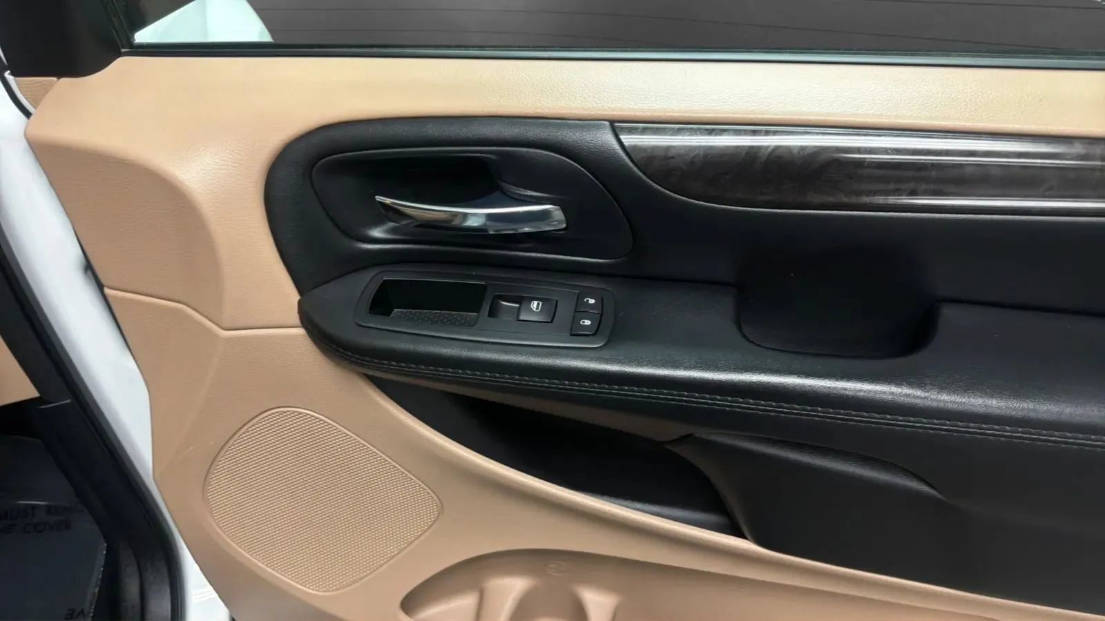 Used 2015 Dodge Grand Caravan American Value Package w/ UConnect Hands-Free Group FWD image 16