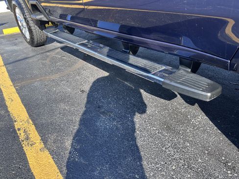 Used 2023 Chevrolet Silverado 2500 High Country image 13