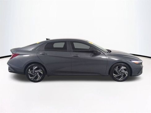 Used 2025 Hyundai Elantra Sport FWD image 4